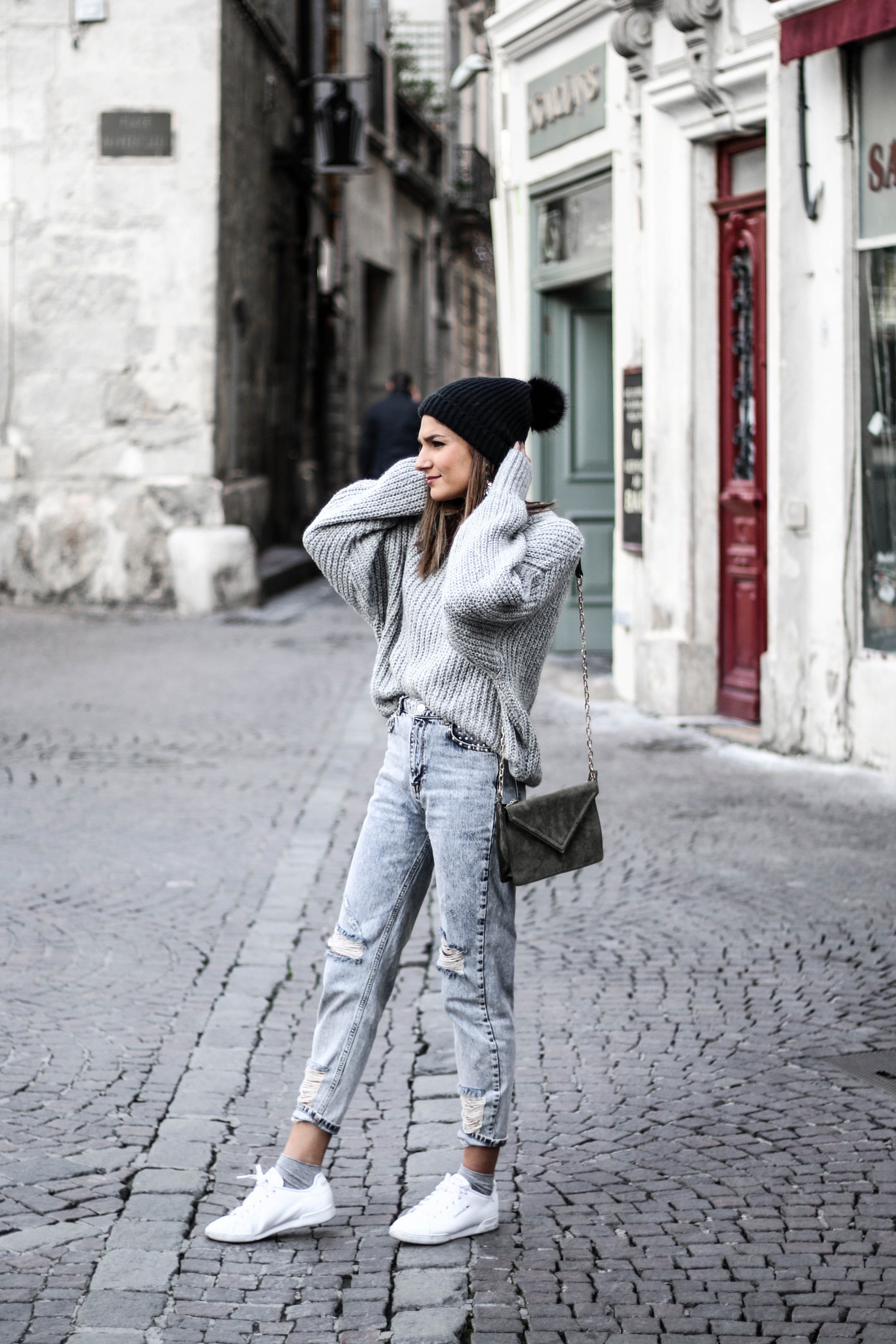 Tenue pull gris femme sale